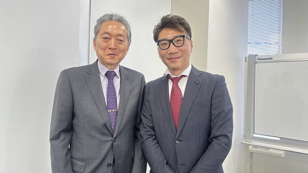 Former Japanese prime minister Yukio Hatoyama and Longwei Cong, general manager of EC Innovations Japan.